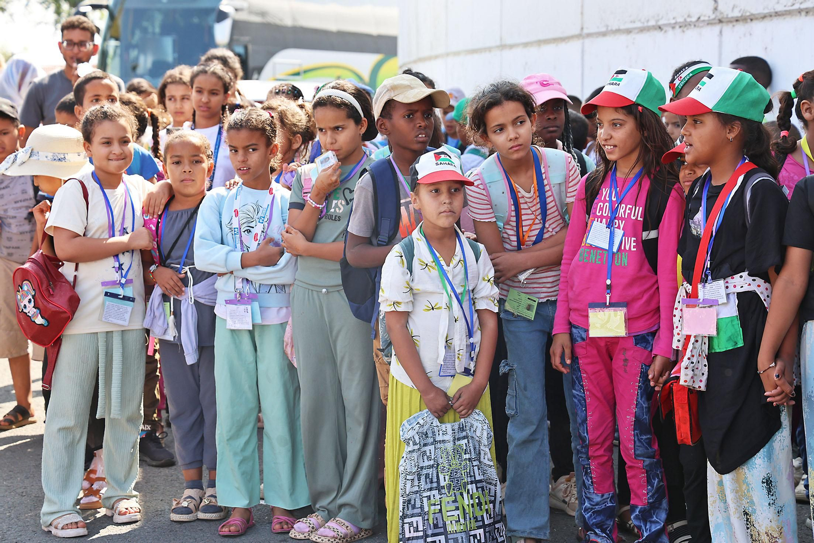 Imágenes del recibimiento a los  niños procedentes de los campamentos saharauis que pasarán sus vacaciones en Huelva