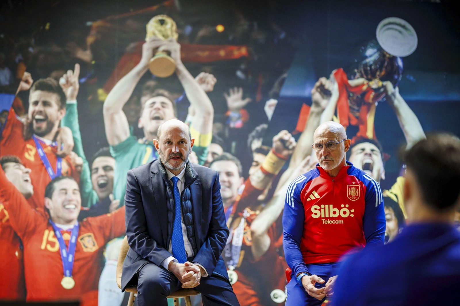 El primer día de Dean Huijsen con los campeones de Europa