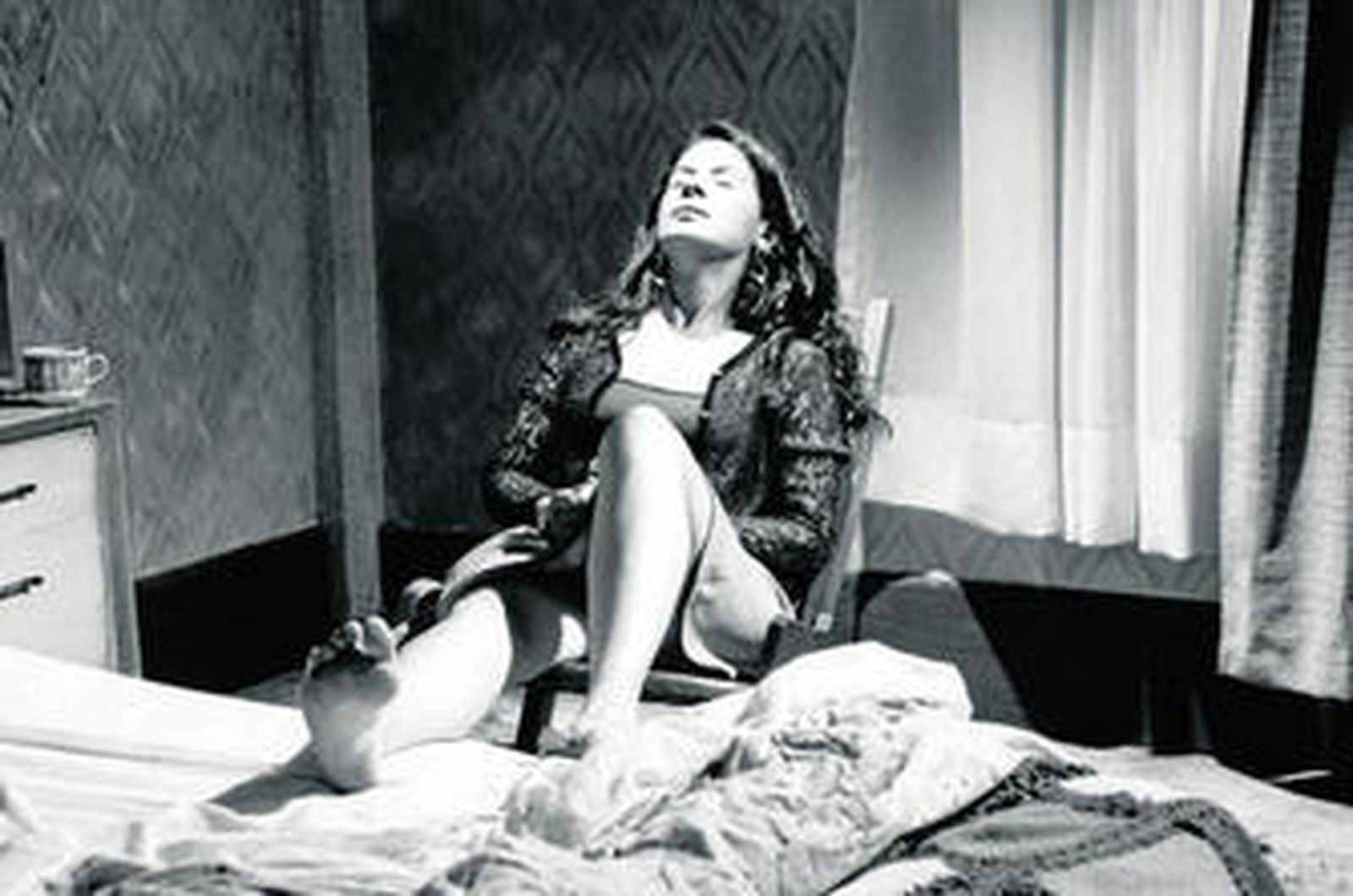 La intérprete Arcelia Ramírez está espléndida en su papel autodestructivo de Emilia.