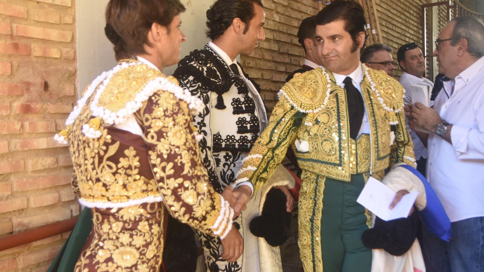 El Julio y Morante se saludan antes del paseíllo