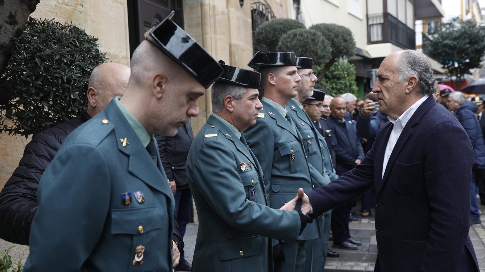 Las fotos de la concentración silenciosa por la muerte de dos guardias civiles en Barbate