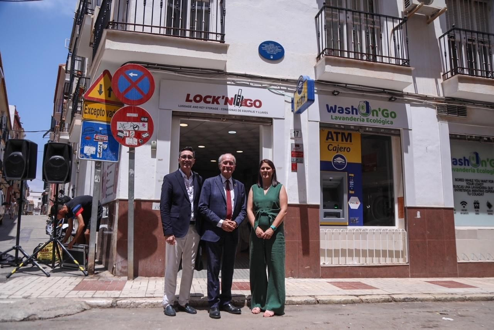 Momento de la presentación de la placa dedicada a Ana Delgado, este jueves