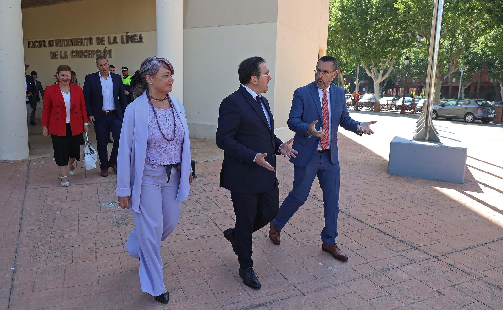 La reunión de José Manuel Albares con Juan Franco en el Ayuntamiento de La Línea, en imágenes