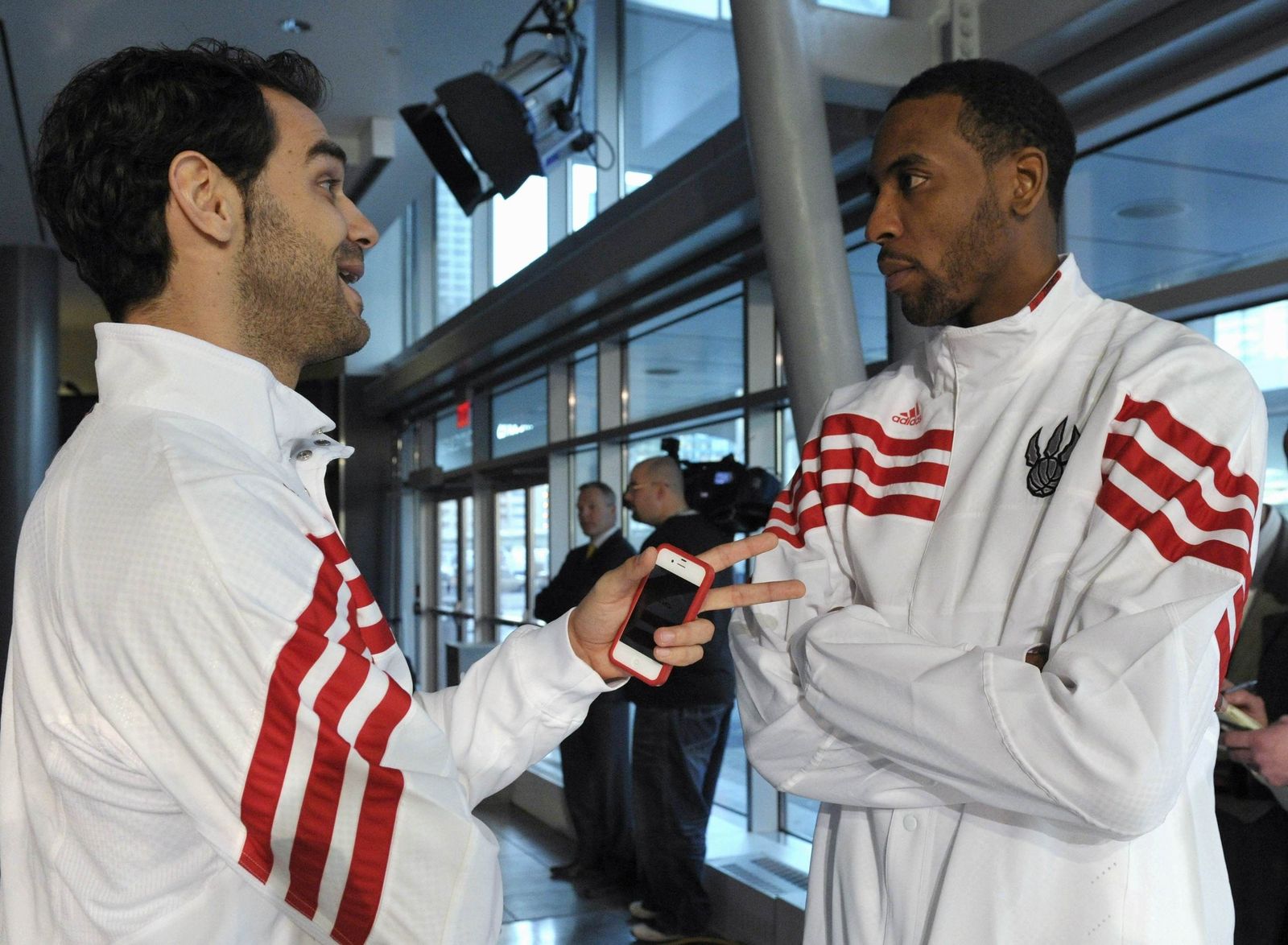 Rasual Butler conversa con Calderón en su etapa en Toronto
