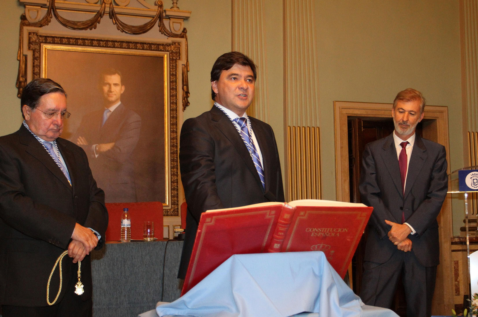 Investidura de Cruz hace cuatro años, cuando el PSOE recuperó la capital tras veinte años de ‘periquismo’.