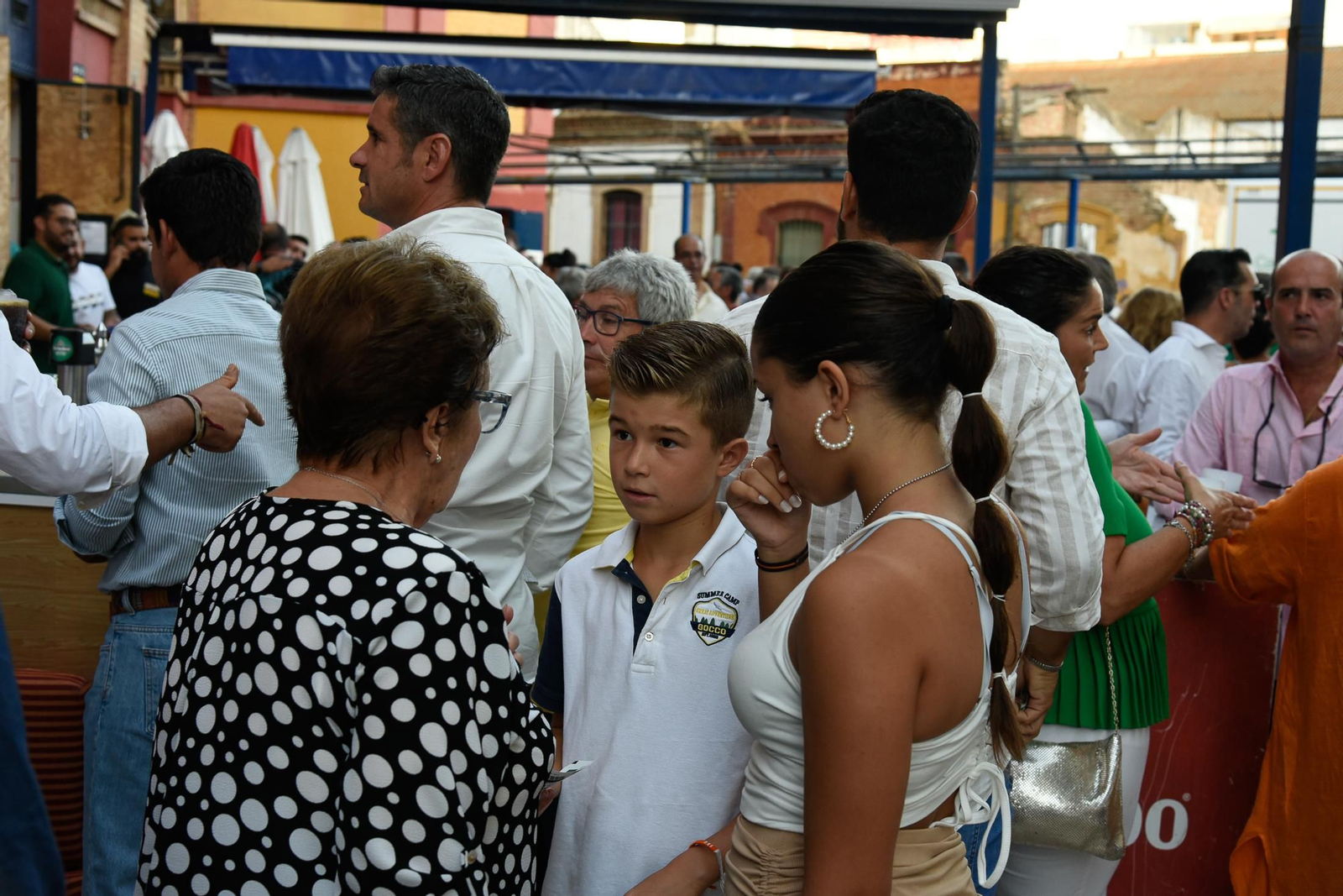 Colombinas 2022: Imágenes del ambiente en la plaza de toros en la novillada del martes