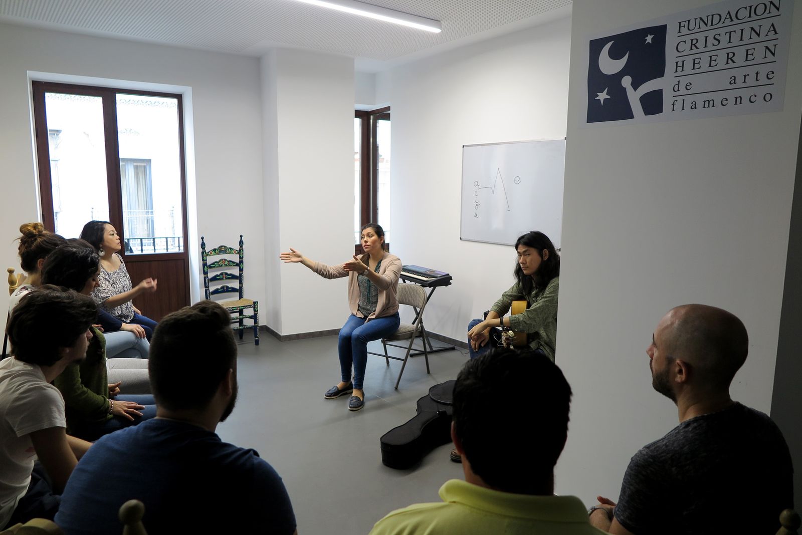 La cantaora María José Pérez impartiendo clase en la Fundación Cristina Heeren.