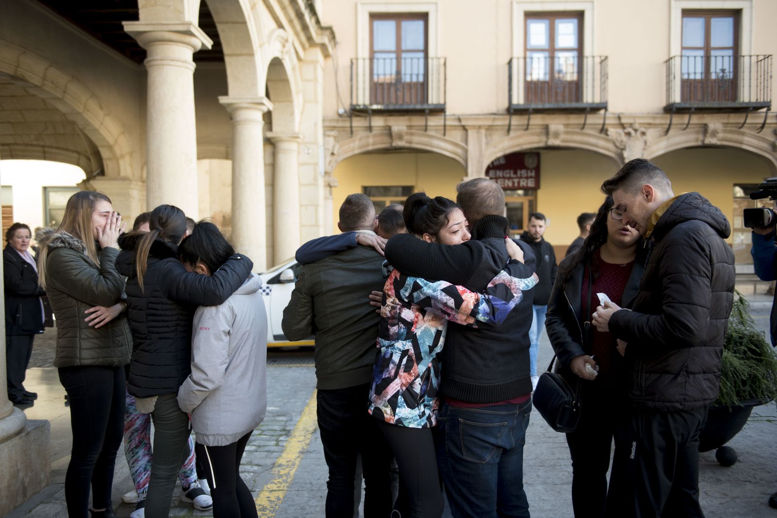 Emotivo minuto de silencio en la puerta del Ayuntamiento de Guadix