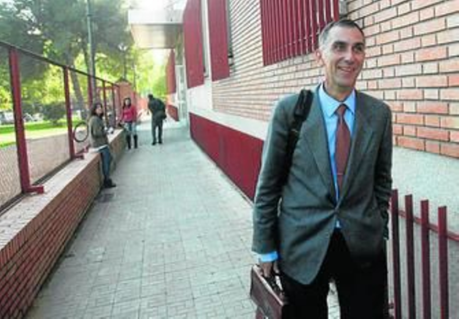 Rodríguez Lainz, junto al palacio de justicia.