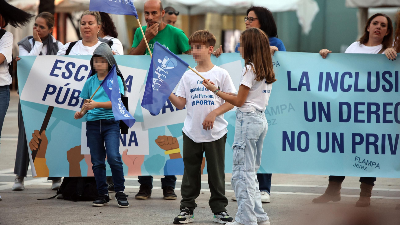 Manifestación de la Flampa de Jerez contra las faltas de recursos por necesidades especiales