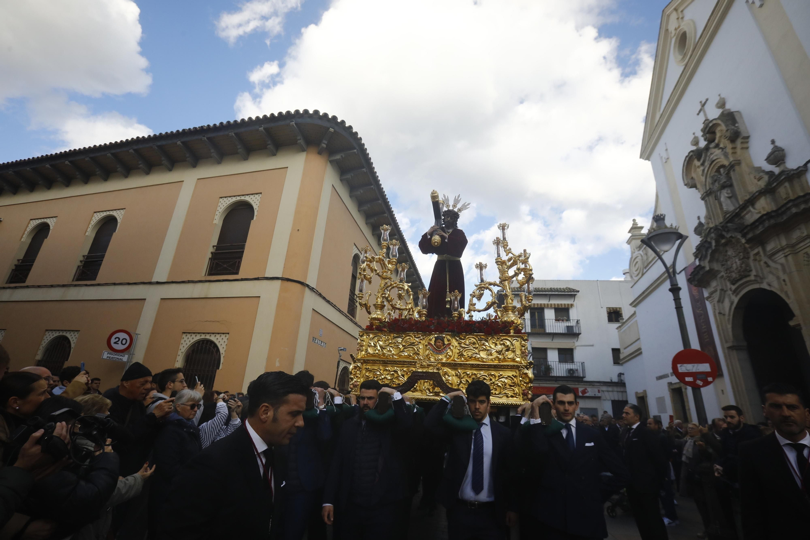 La salida del Señor del Buen Suceso hacia la Catedral, en imágenes