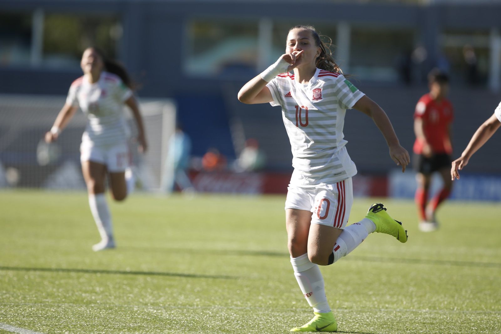 Claudia Pina celebra uno de los goles españoles a Corea del Sur.