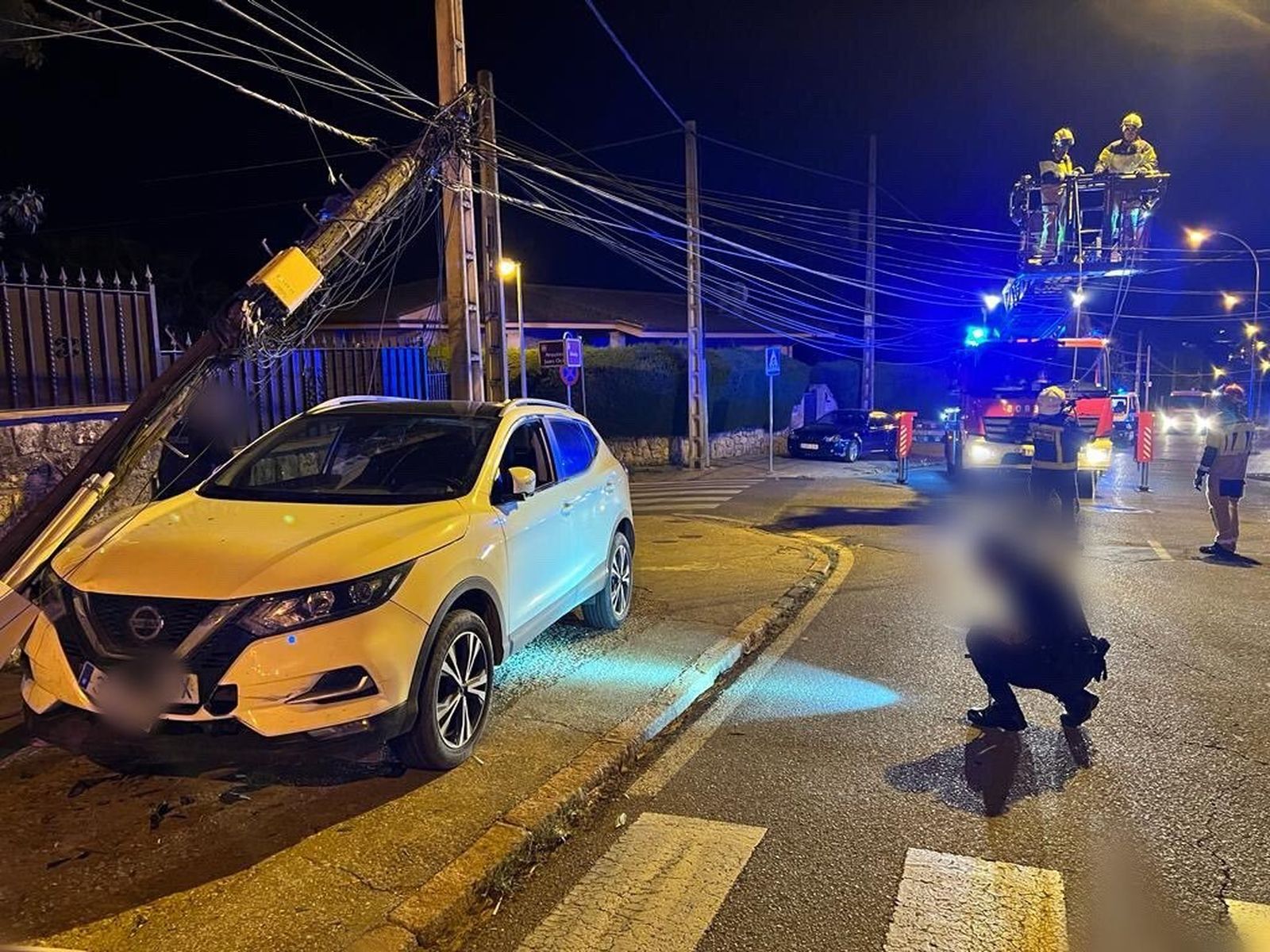 Un momento de los trabajos por parte de los bomberos.