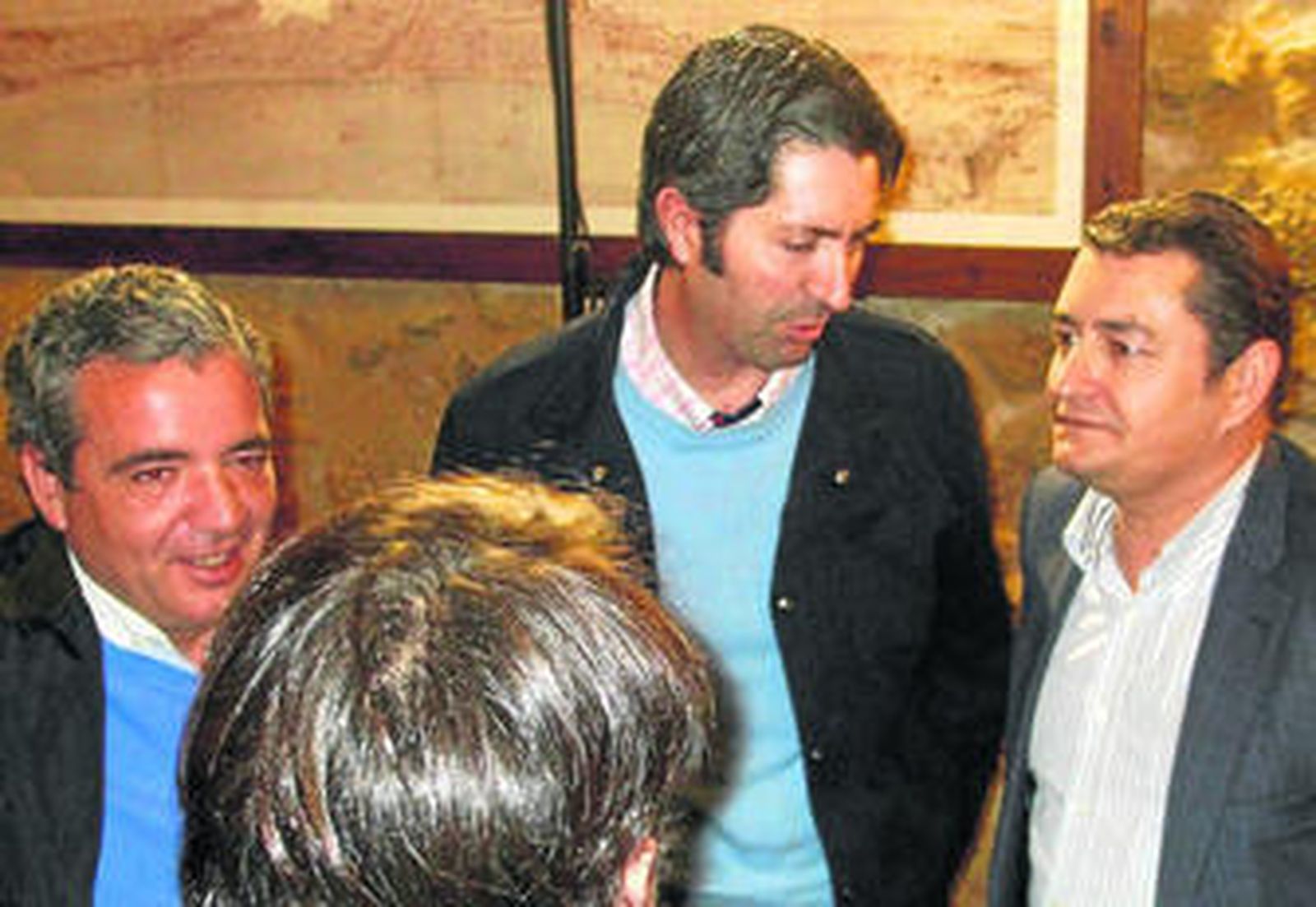 De izquierda a derecha Juan José Marmolejo, Miguel Ángel Lara y Antonio Sanz, en el congreso local de diciembre.