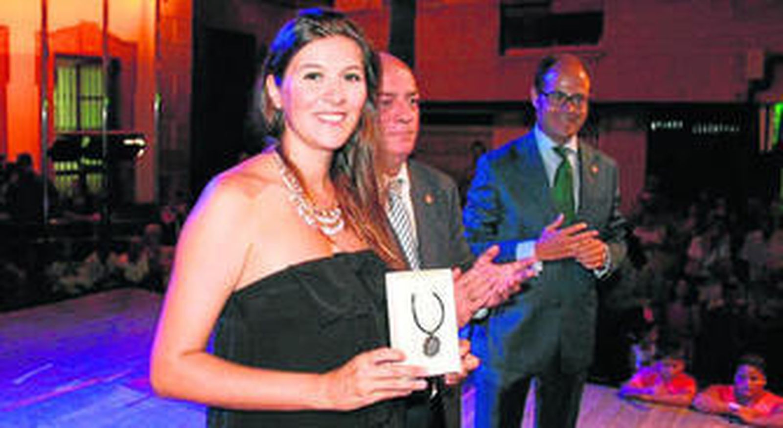 Marta Solaz estaba radiante de felicidad tras leer el pregón de las fiestas de Adra.