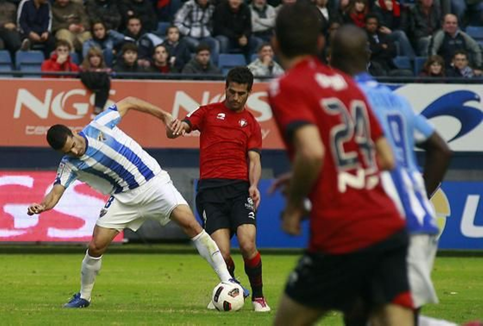El Málaga pierde 2-0 en su visita al Reyno de Navarra. / Punto Press