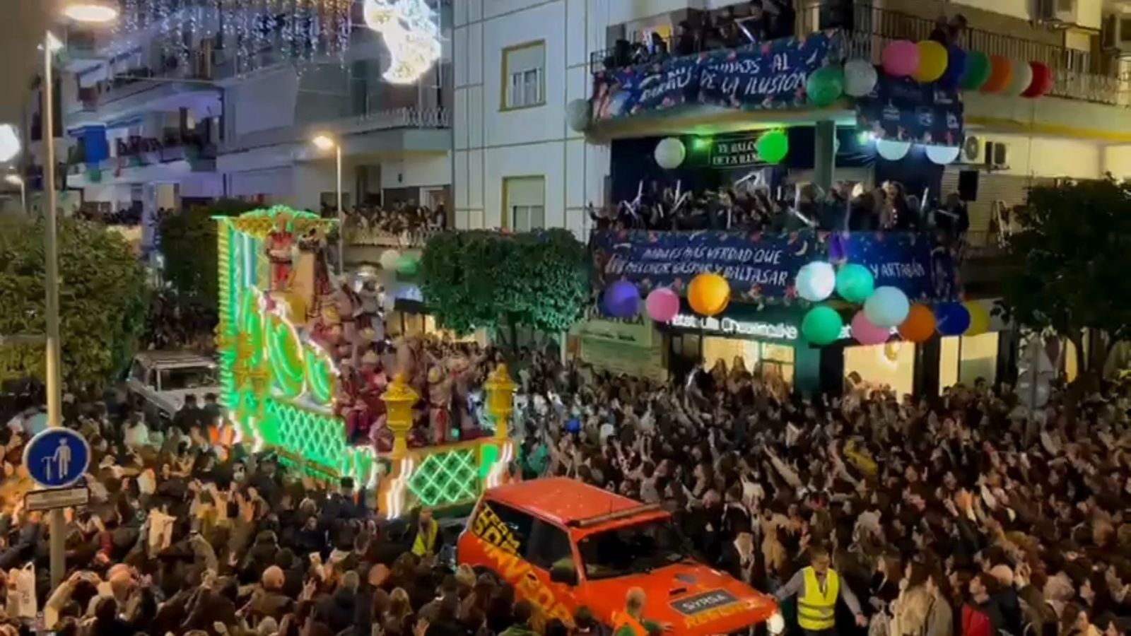 La magia de los Reyes Magos desborda la calle Asunción en la Cabalgata de Sevilla 2026