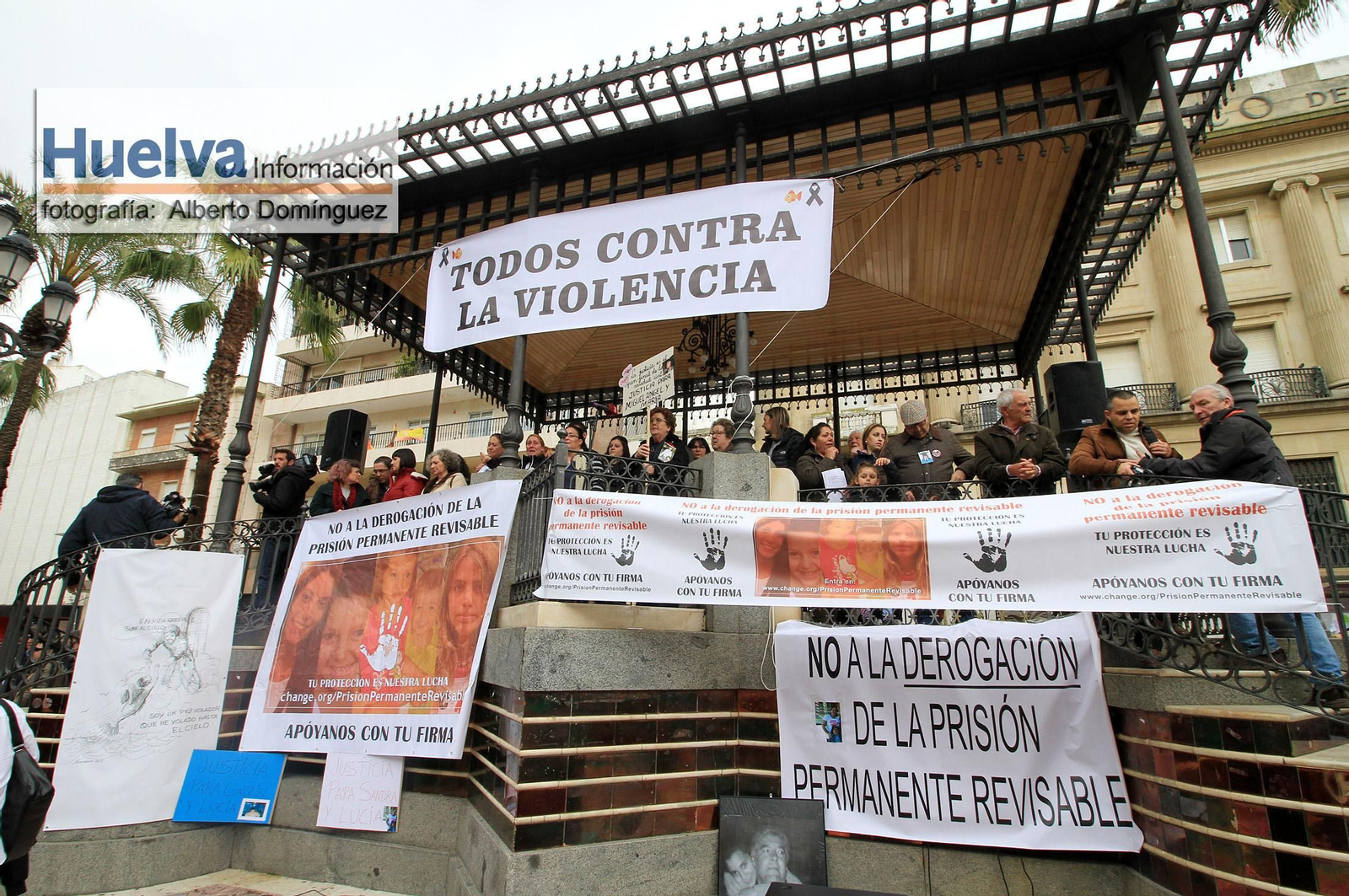 Imágenes de la manifestación contra la derogación de la prisión permanente revisable celebrada en Huelva