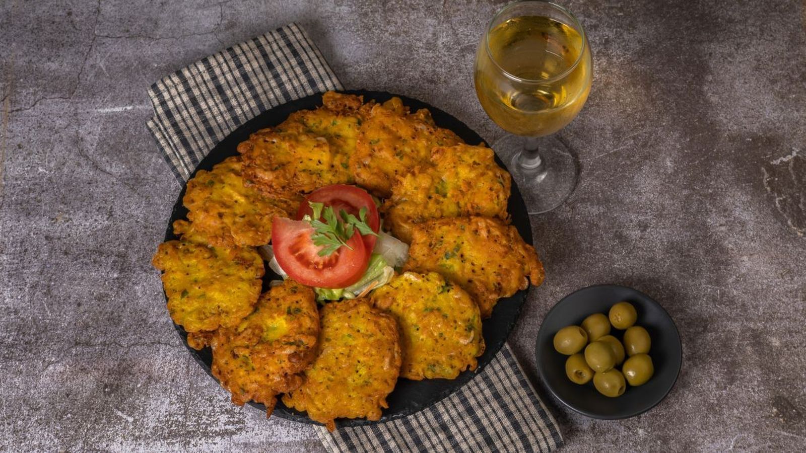 El sabor del chiringuito en casa: prepara esta fácil receta de tortillitas de camarones