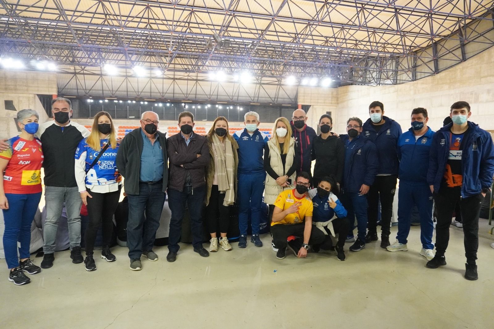 Personalidades en el pabellón carbonero.