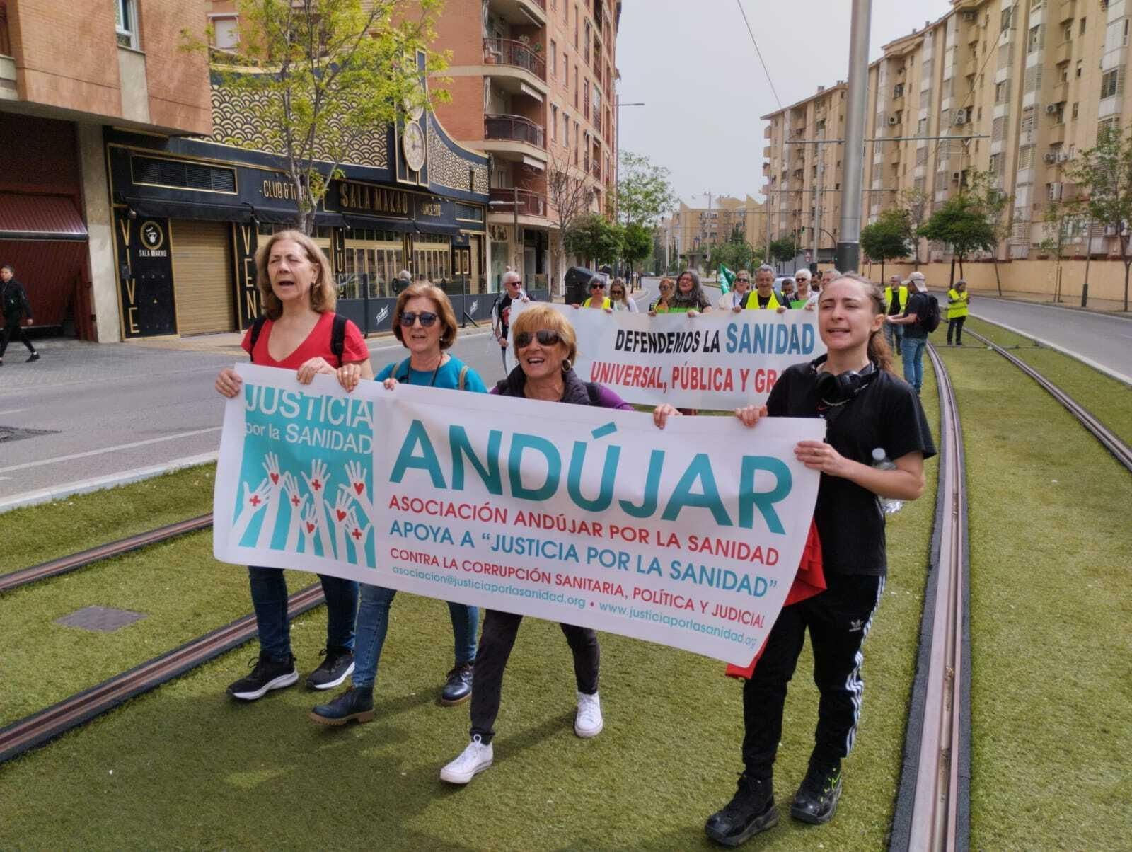En imágenes: así ha transcurrido en Jaén la manifestación por una sanidad pública de calidad
