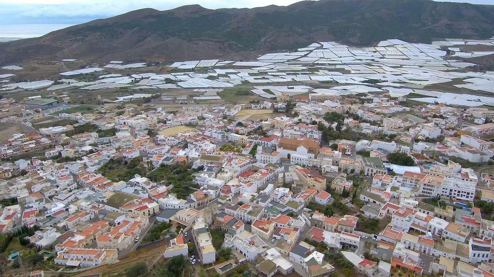 Vista aérea del municipio de Dalías.