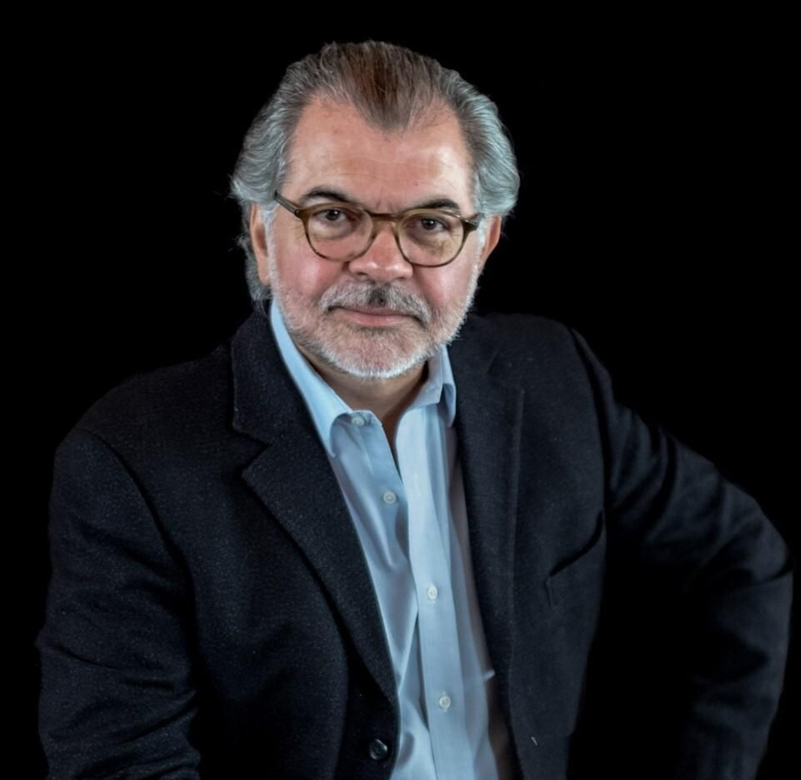 El escritor Fernando Viveros El escritor Fernando Viveros