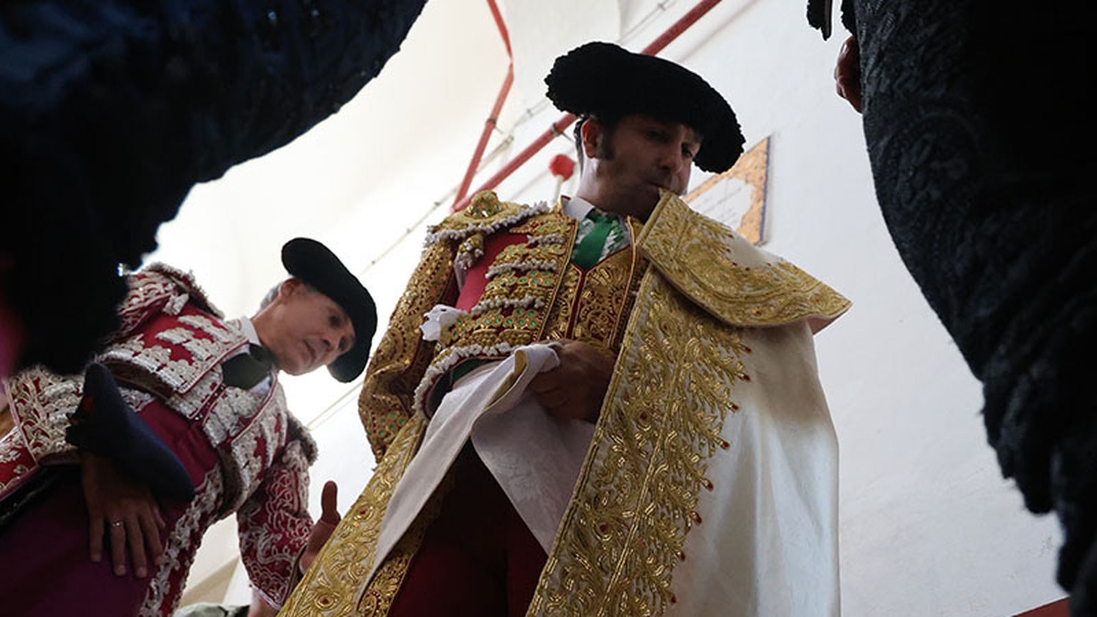 Morante, liándose el capote en el Puerto de Santa María.