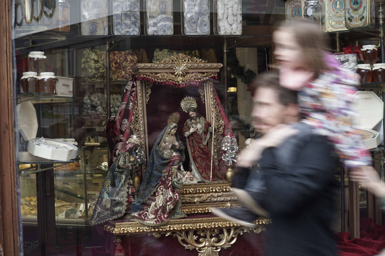 Adornos navideños en los escaparates