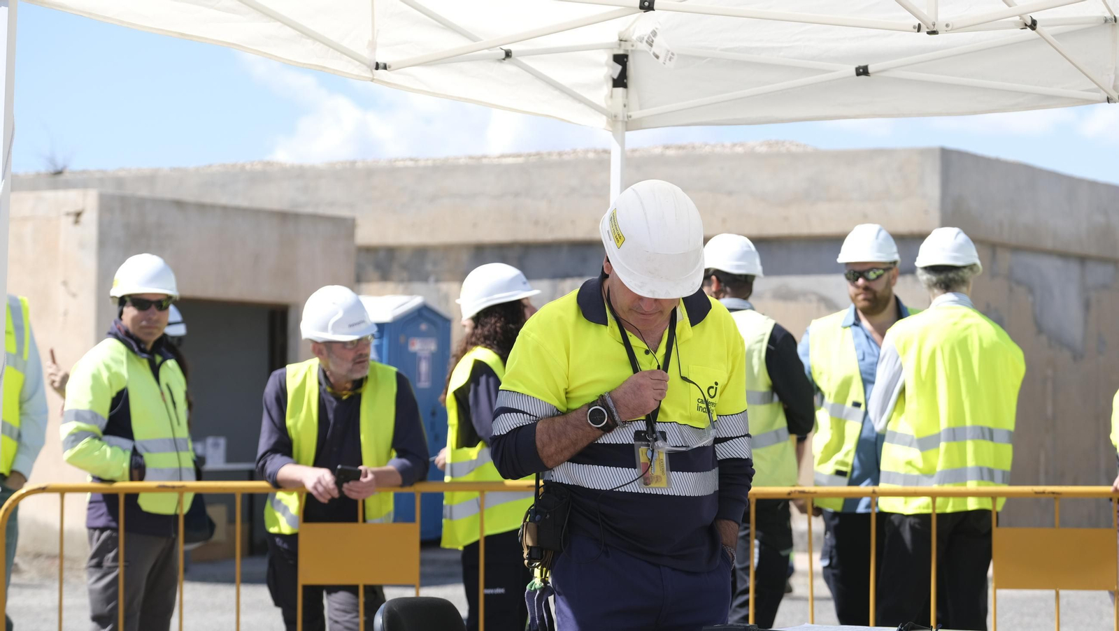 La voladura-demolición de la central térmica de Endesa en Carboneras, en imágenes