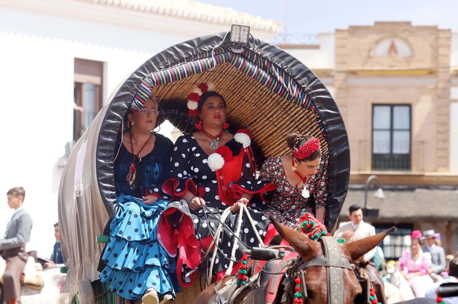 Imágenes del ambiente El Rocío y en Casas de Hermandades
