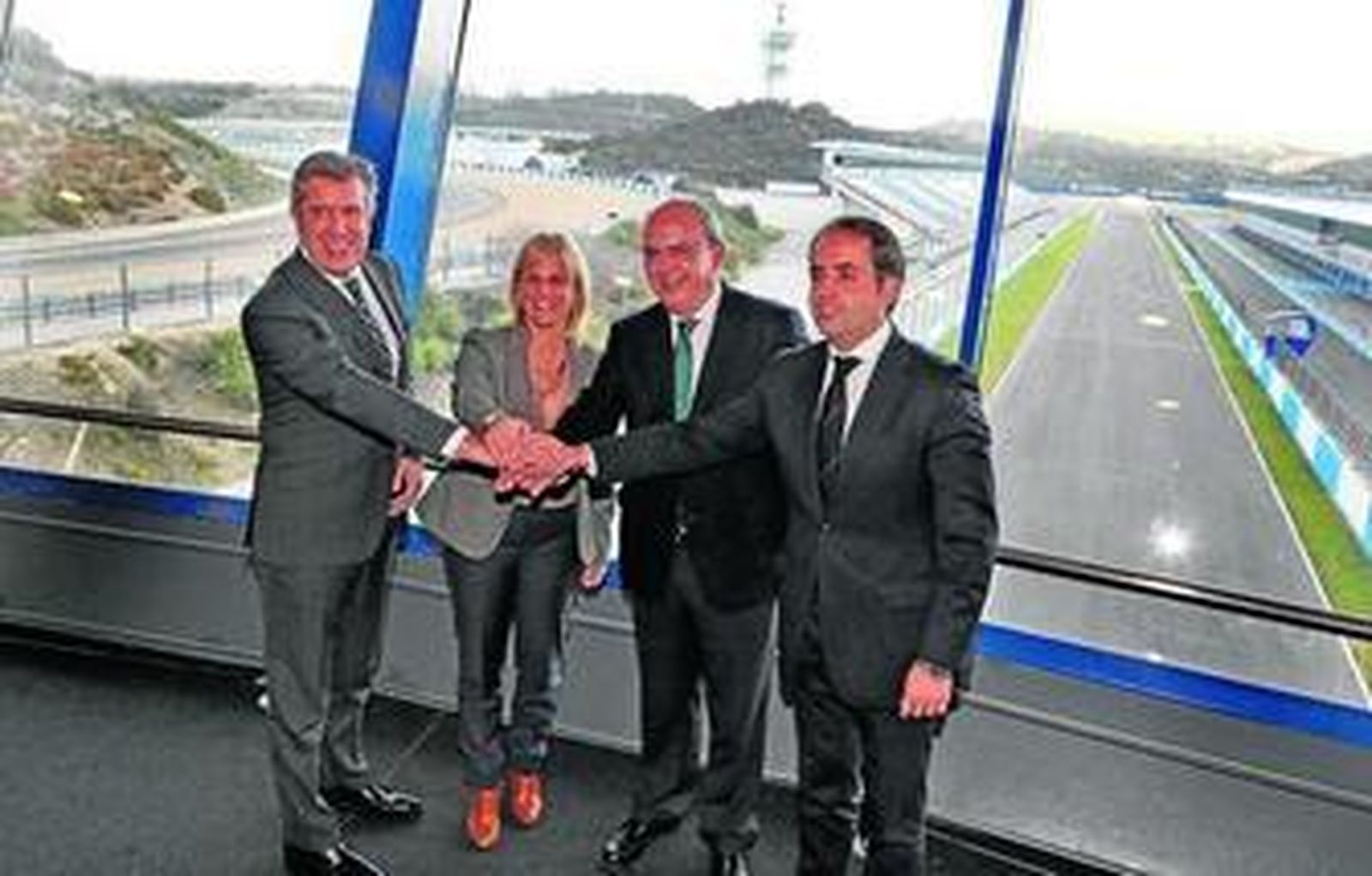 Reponsables del Incyde y la Cámara de Comercio, con la ex alcaldesa tras la firma del acuerdo del vivero de empresas.