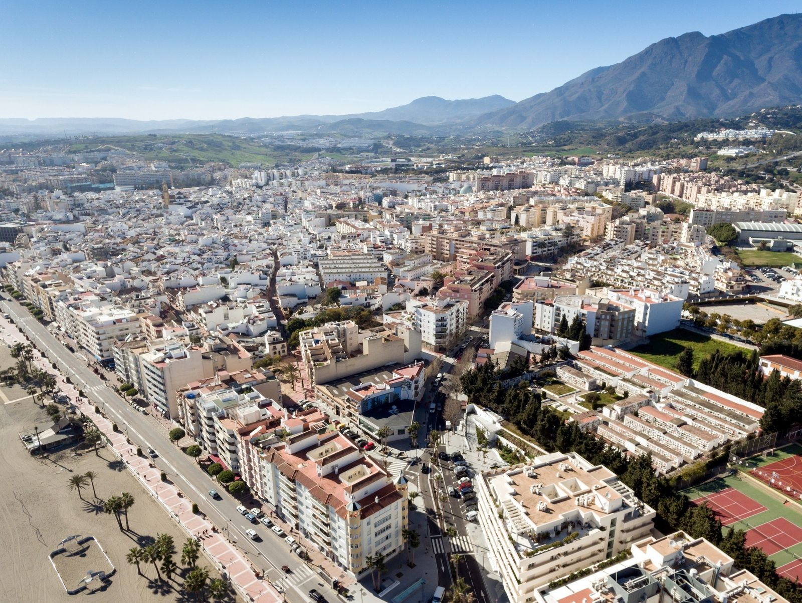 Vista aérea de la ciudad costasoleña de Estepona.