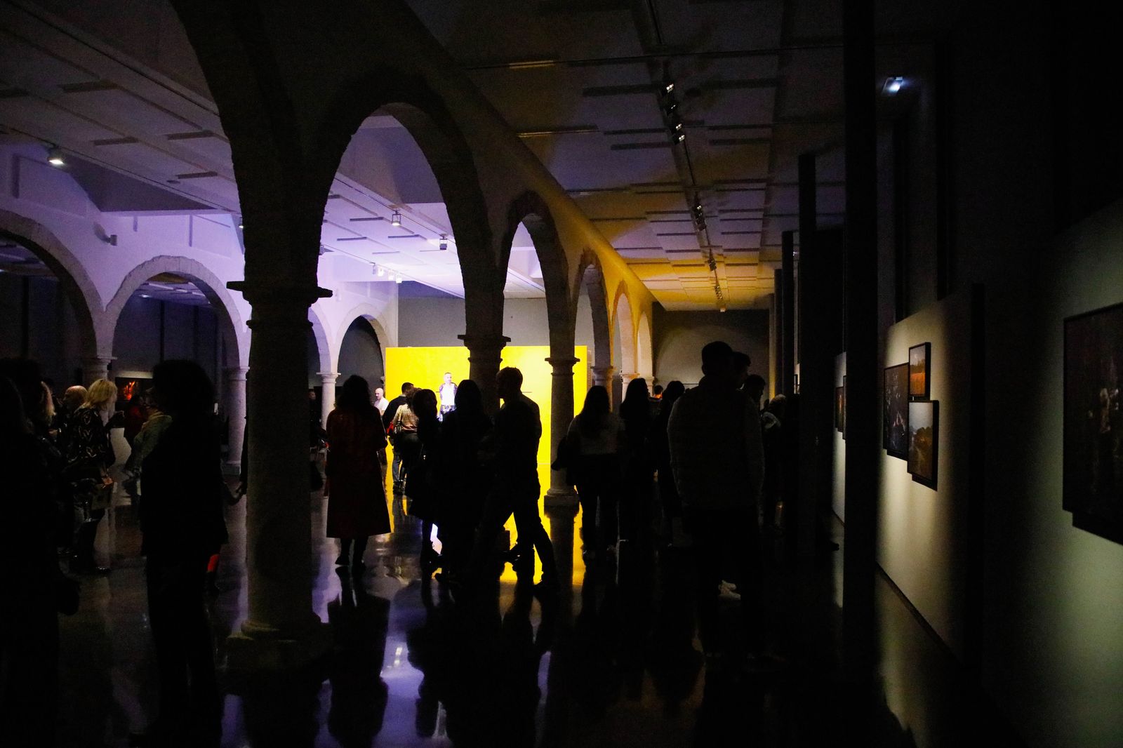 Te contamos en imágenes como ha sido el inicio de la exposición Brujas de Judith Prat