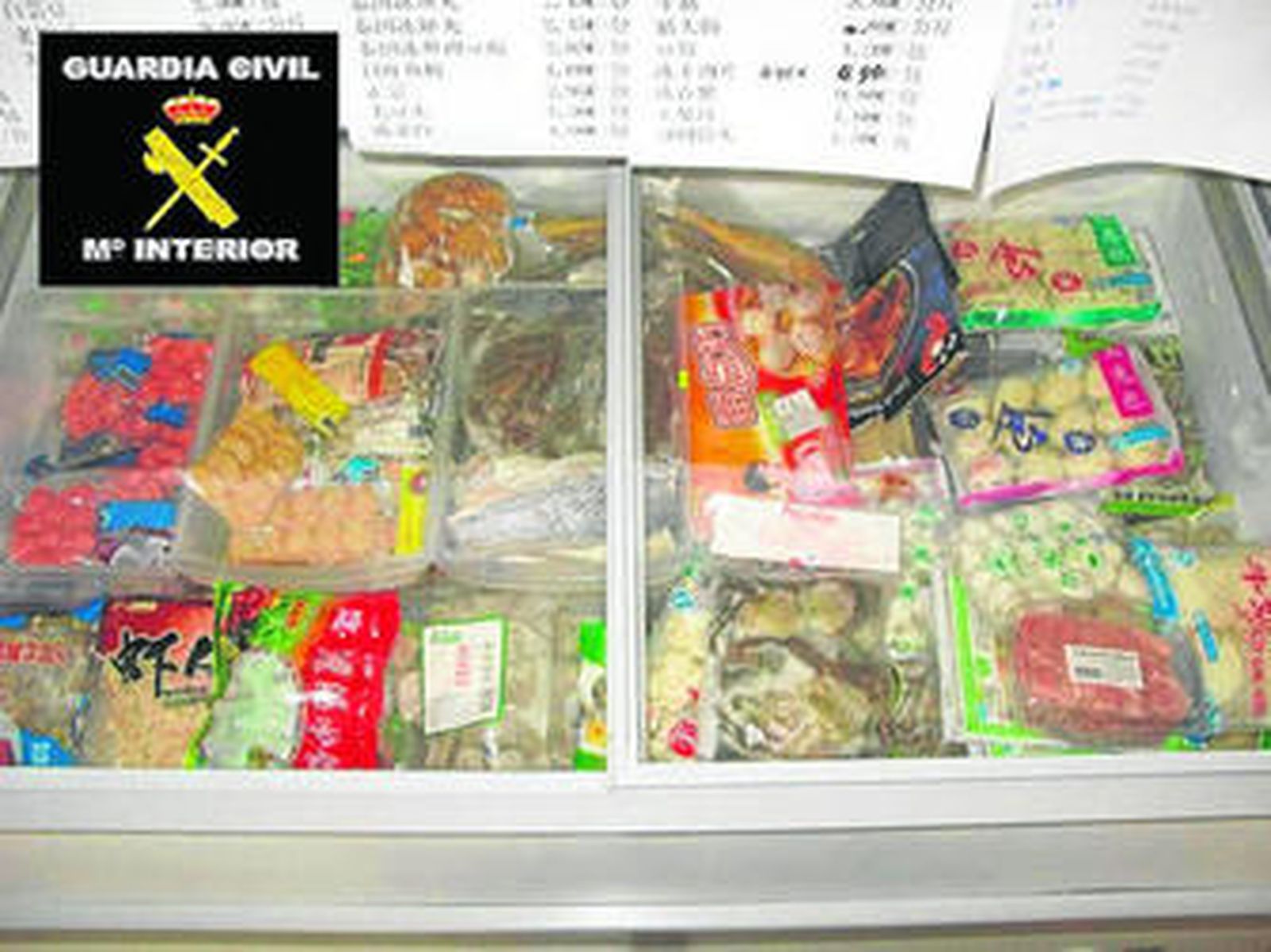 Varios de los productos chinos intervenidos por la Guardia Civil.