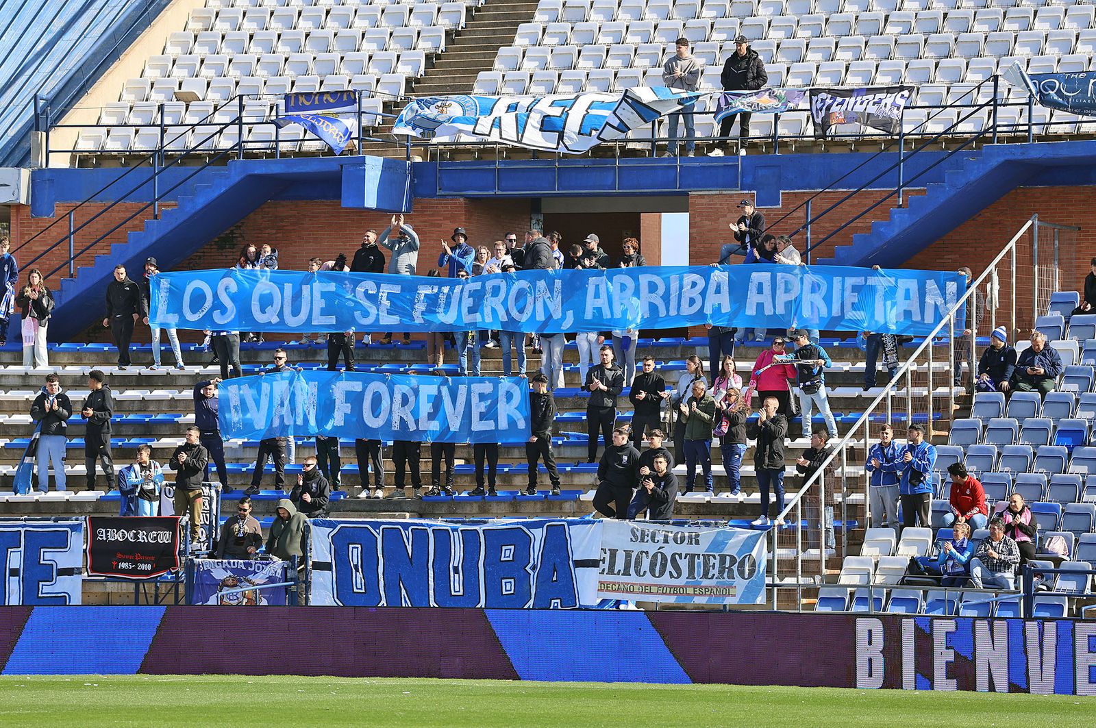 Búscate en las gradas del Nuevo Colombino en el Recre-Yeclano
