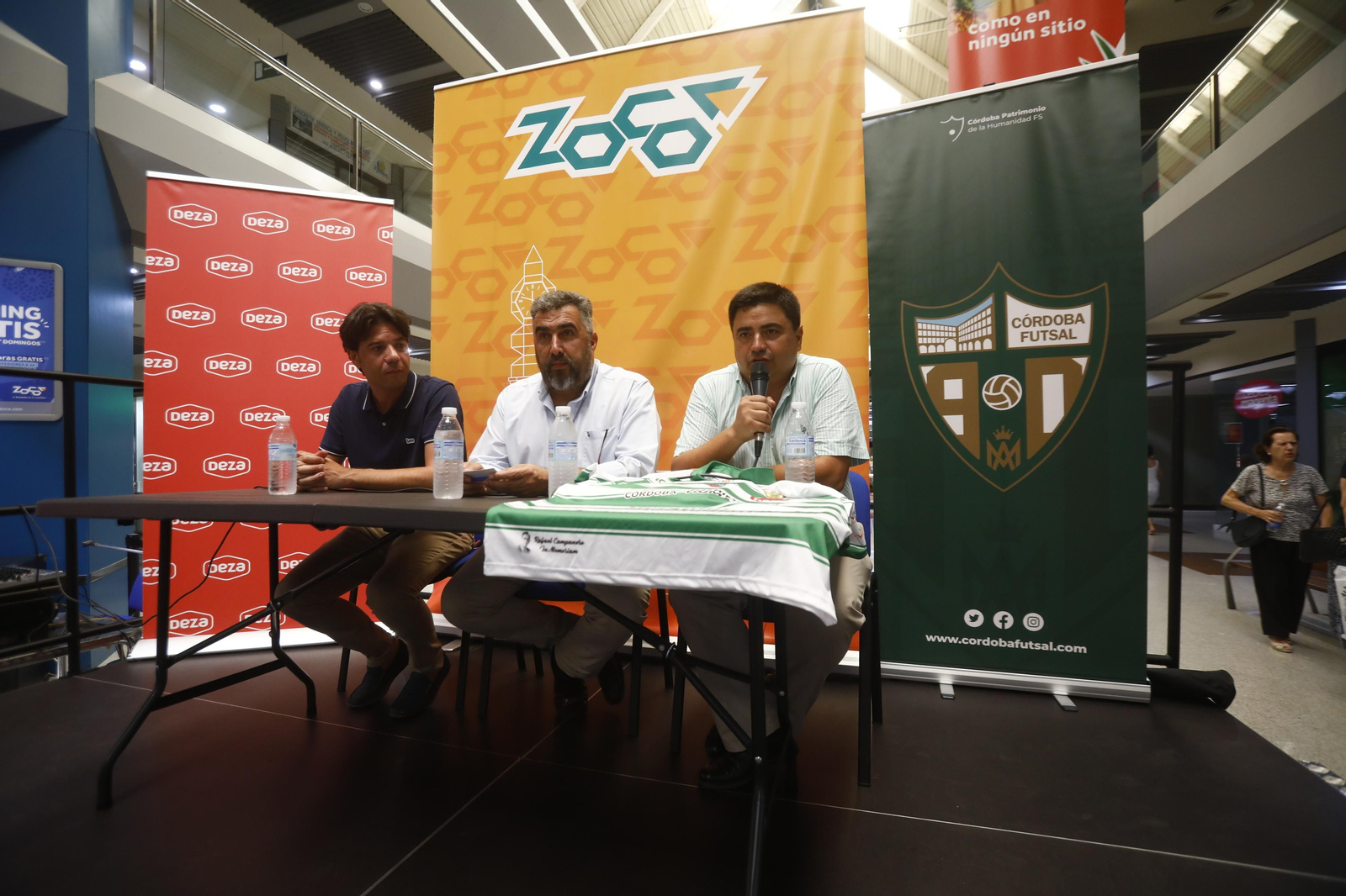 La presentación de las nuevas equipaciones del Córdoba Futsal, en imágenes