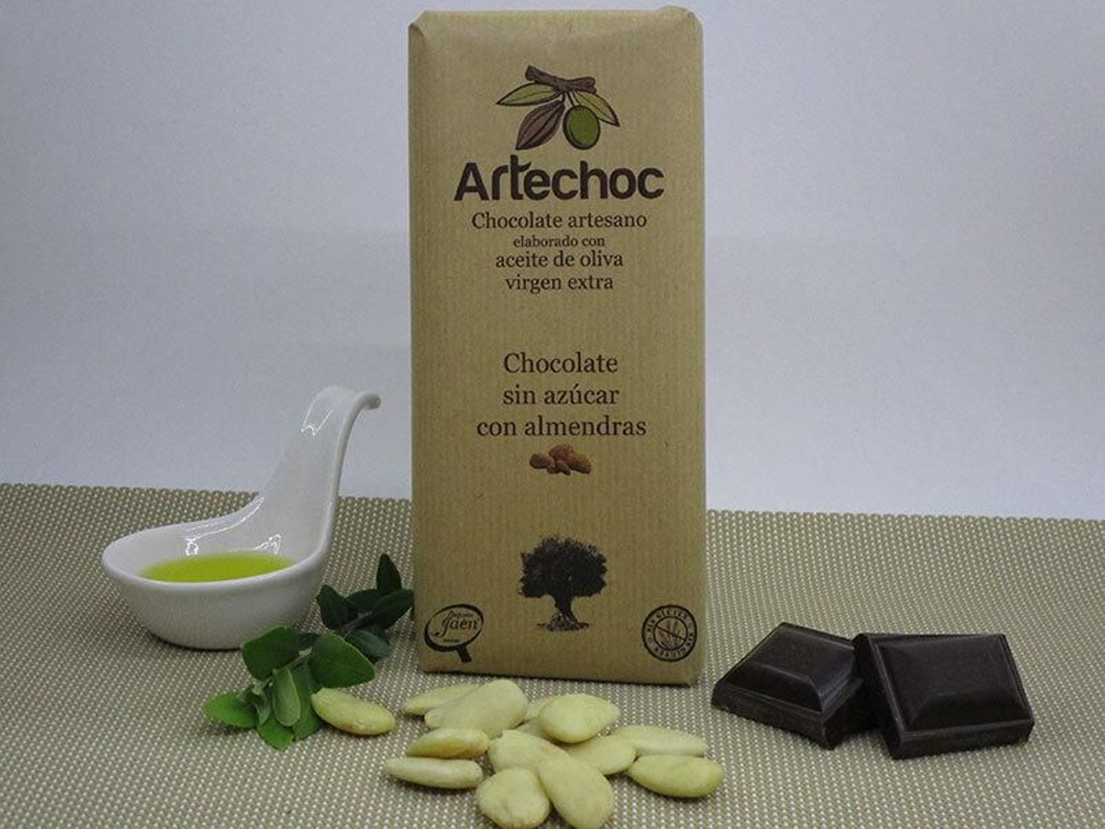 Tableta de chocolate con aove con almendras sin azúcar