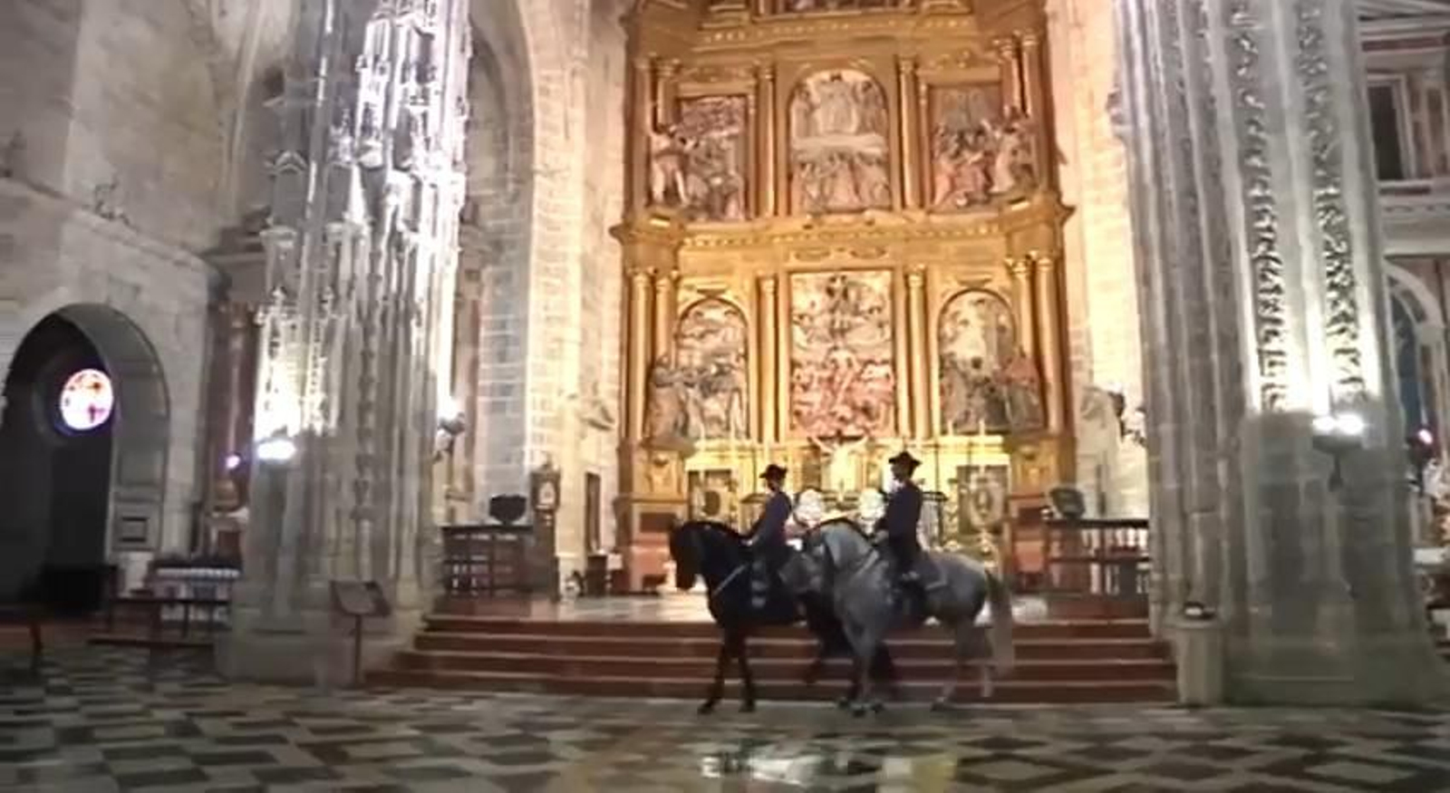 Grabación de un vídeo promocional del caballo cartujano en la Iglesia de San Miguel de Jerez