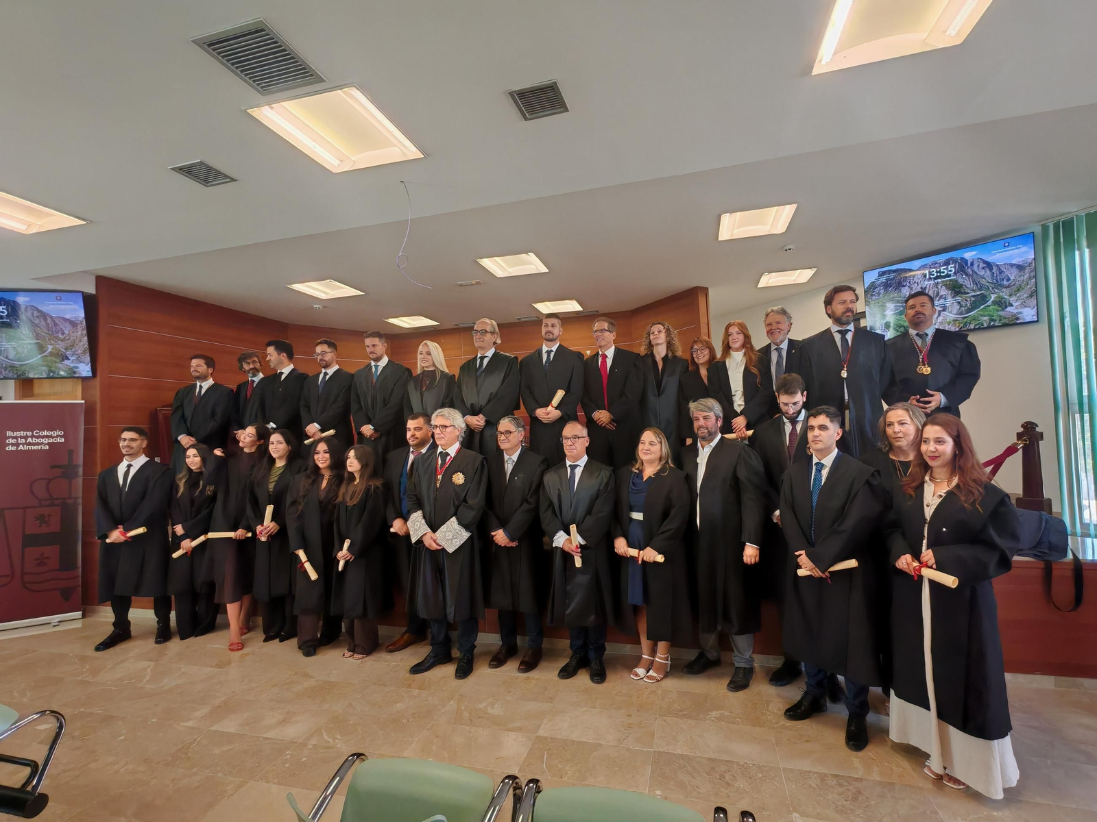 Hasta 16 abogados han jurado o prometido su colegiación este viernes.