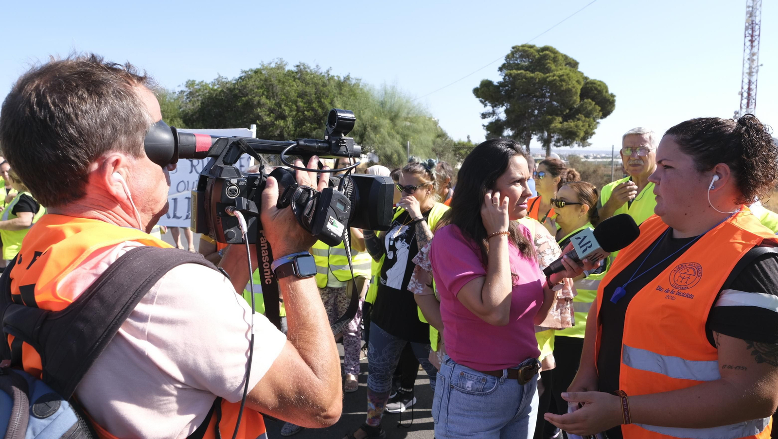 Protestas de los vecinos de los cortijos de La Cañada por la falta de iluminación