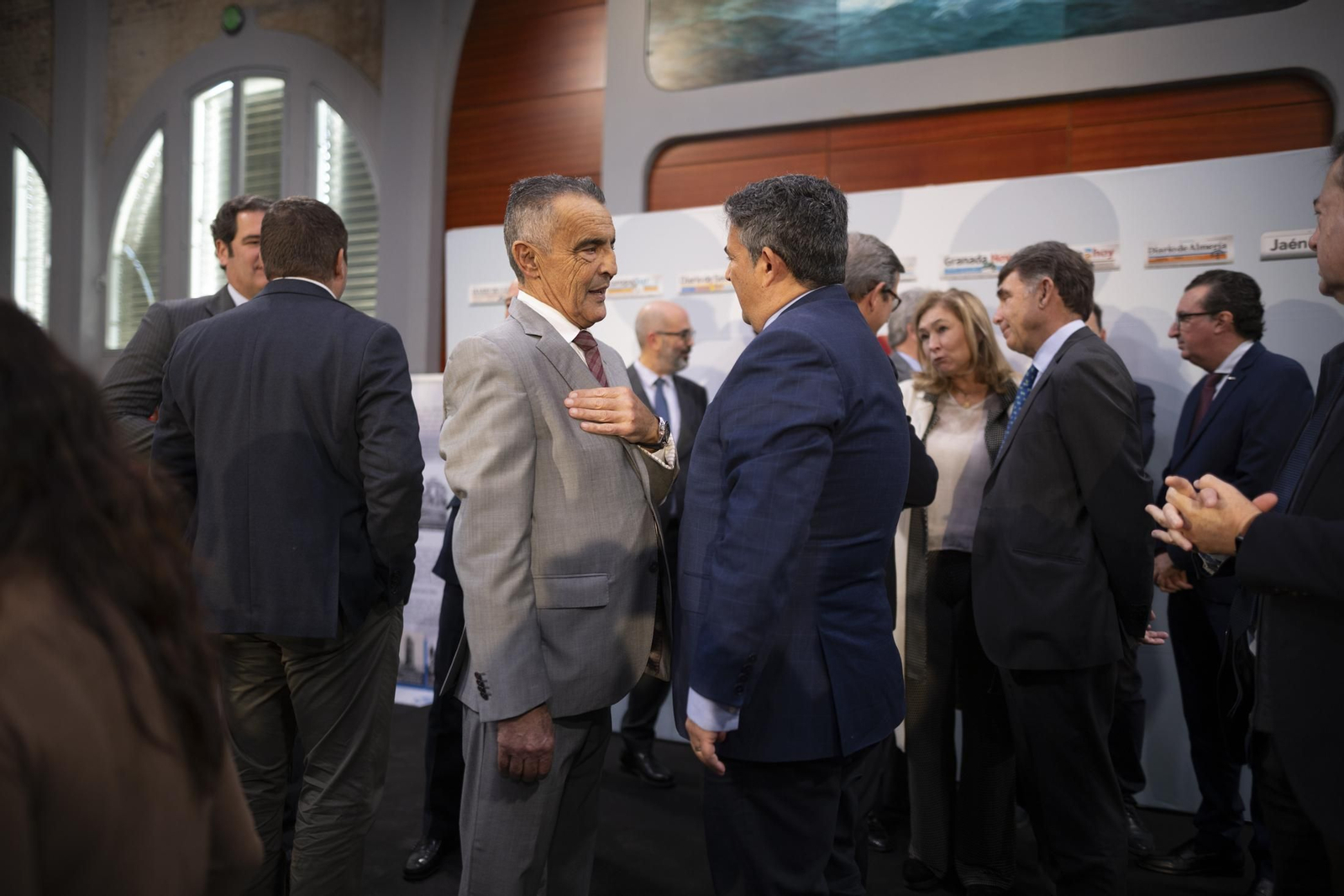 Imágenes del desayuno-coloquio con Jorge Paradela en el Foro Joly Andalucía celebrado en Huelva