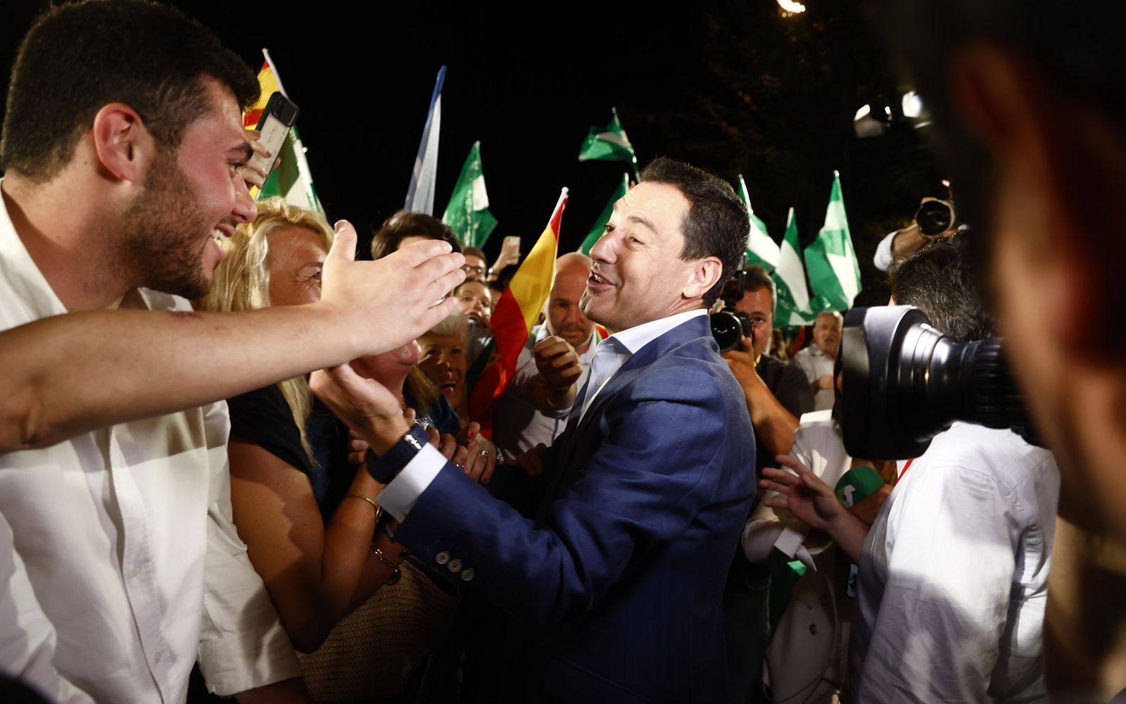 El triunfo de Juanma Moreno, en imágenes