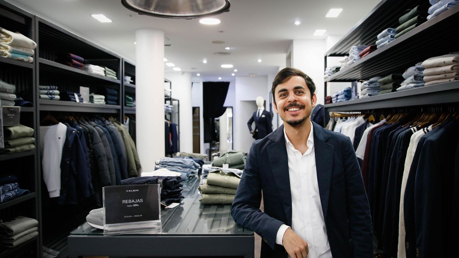 Carlos Ojeda en la tienda de Silbon de Reyes Católicos.