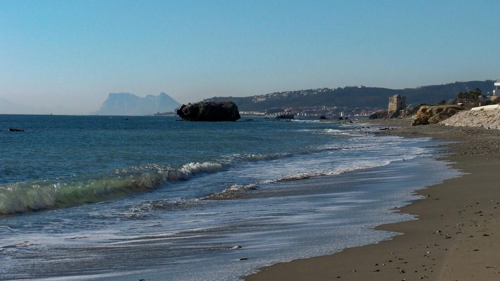 Playa de la Galera es la cala más occidental de Estepona.