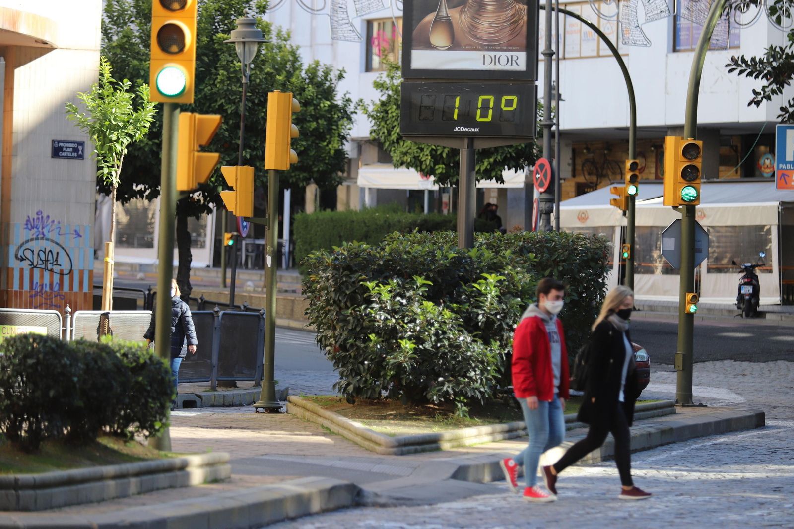 Jornada de frío intenso en las calles de Huelva