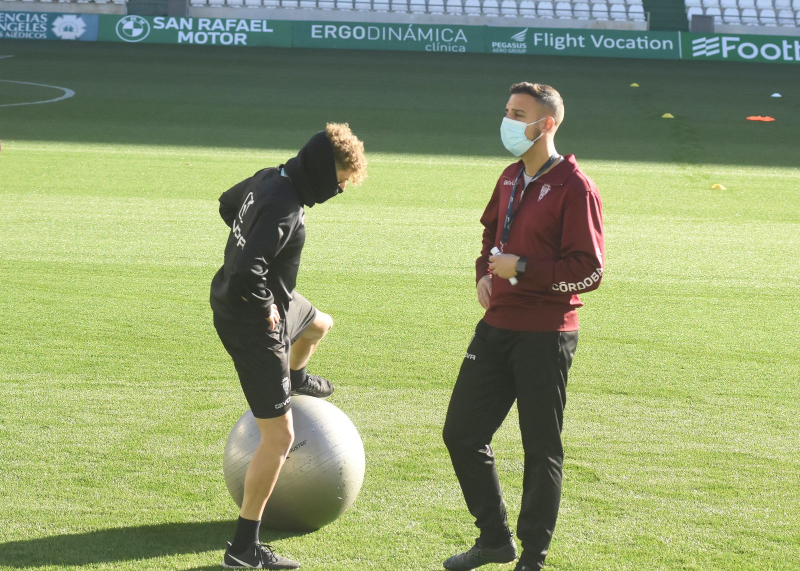 El regreso al trabajo del Córdoba CF tras el parón navideño, en imágenes