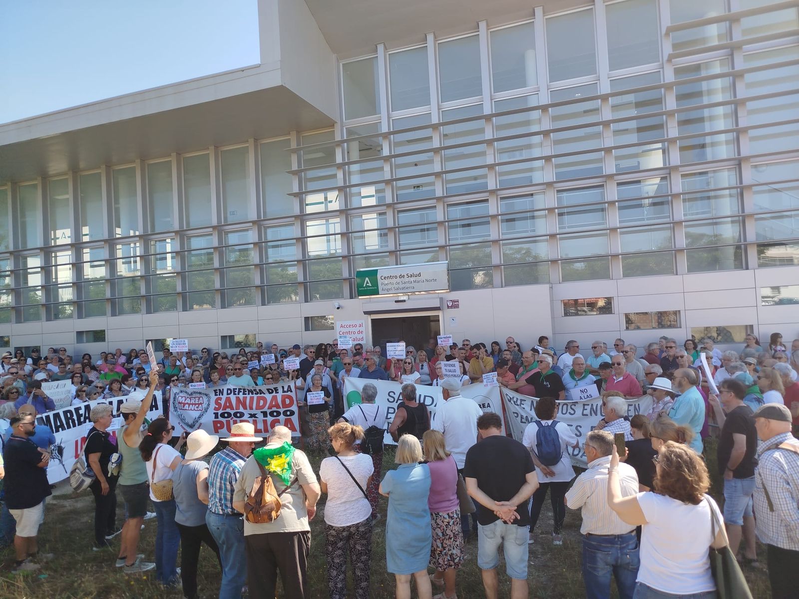 Imagen de la concentración convocada por Marea Blanca El Puerto.