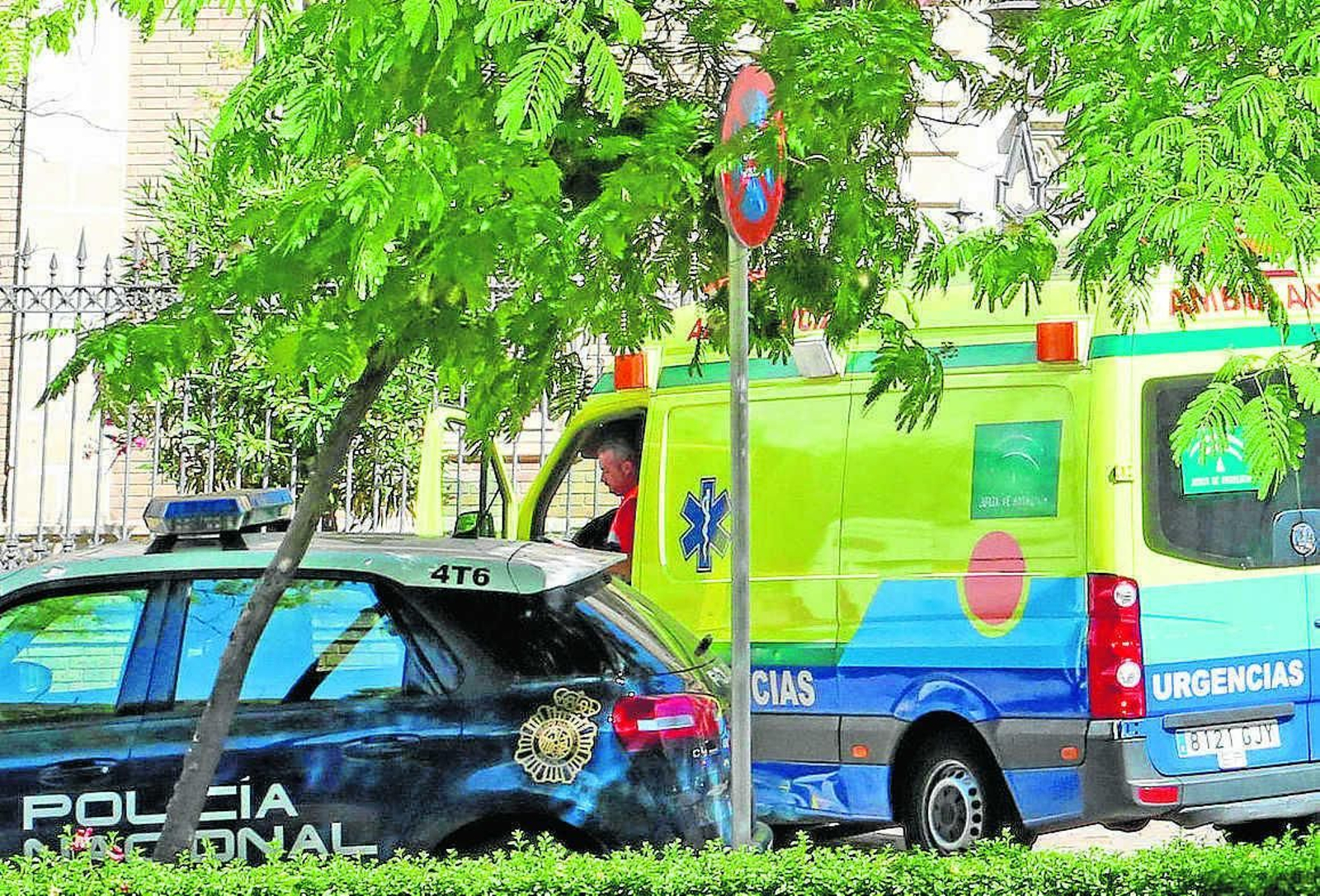 Una ambulancia de Urgencias durante una atención sanitaria.