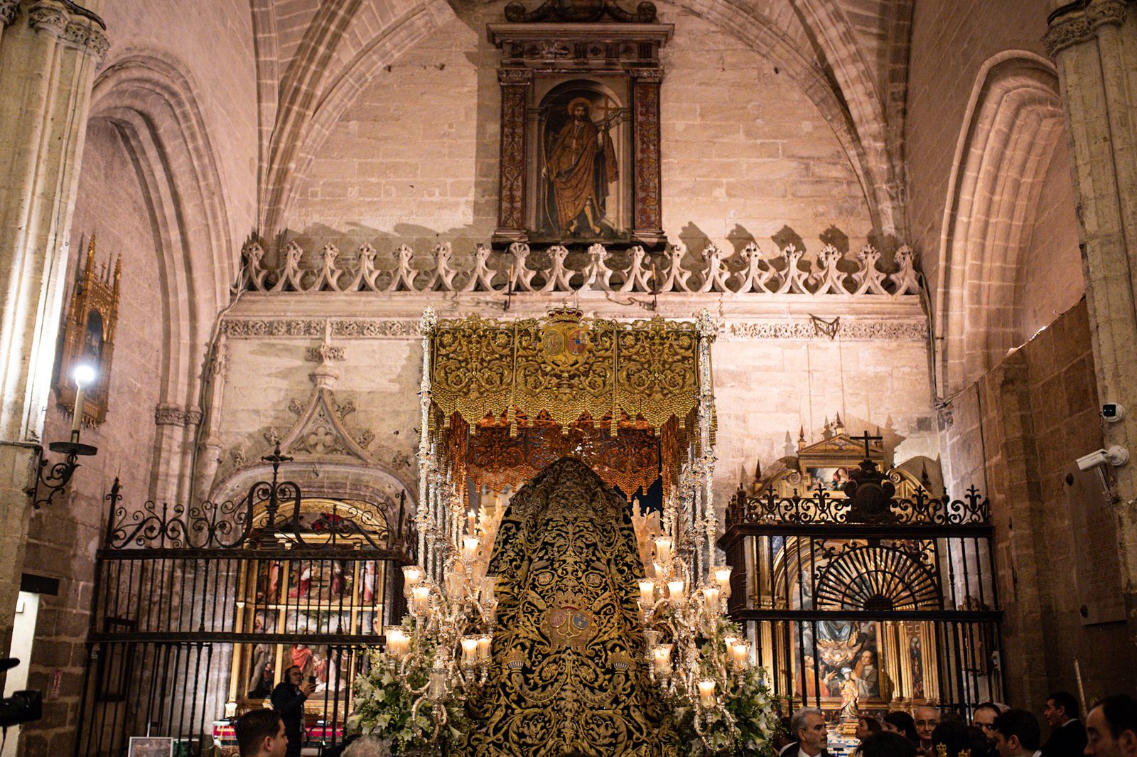 Las fotos de la Esperanza de Triana en la Catedral
